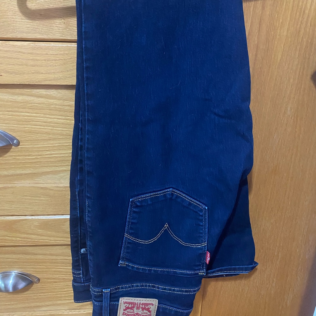 Like New Ladies Shaping Straight Levis Jeans